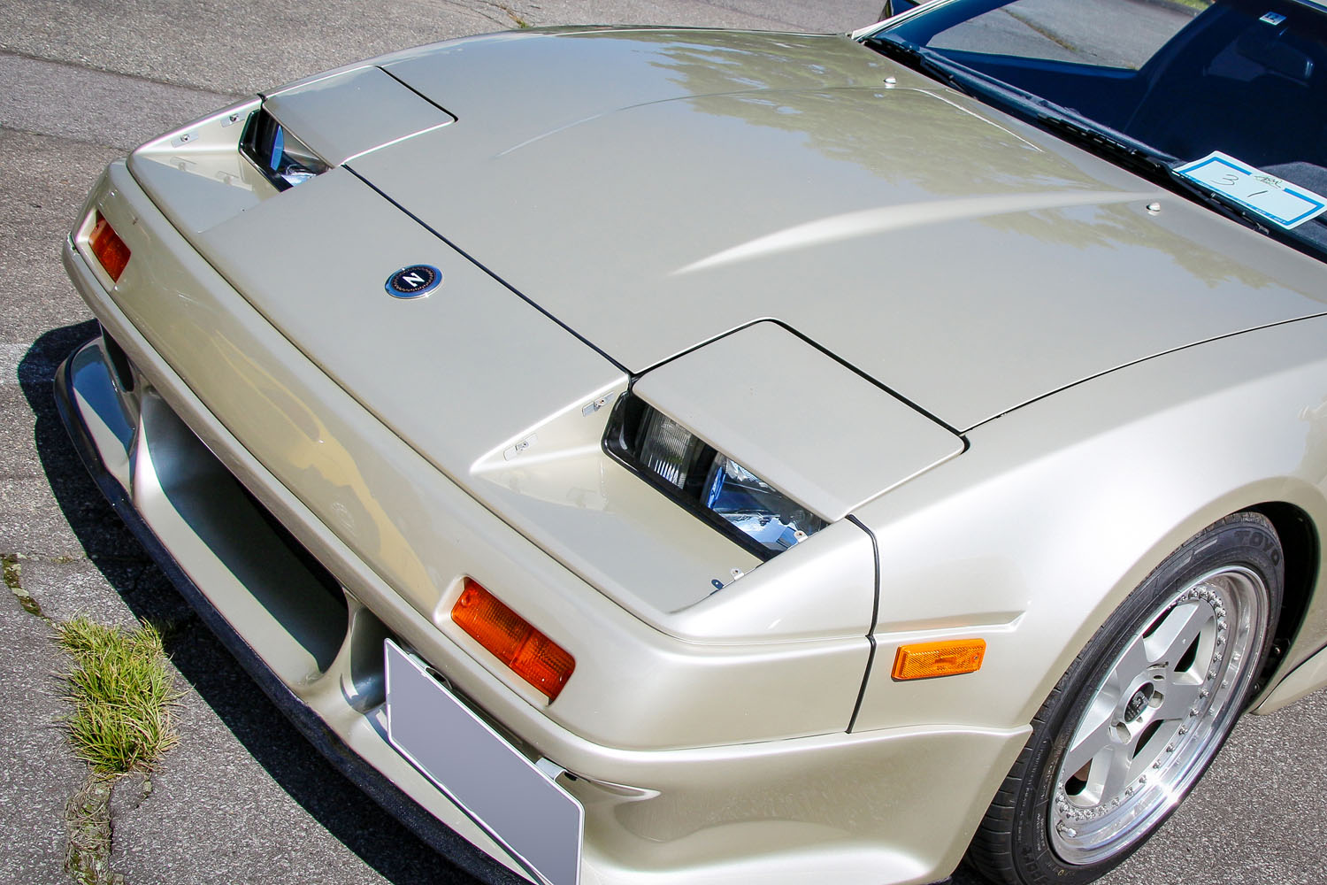 輸出仕様の「NISSAN 300ZX」が人気投票1位！ 三角窓のないエアコンが