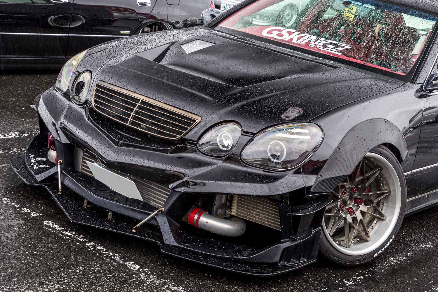 トヨタ「アリスト」を「走り屋系VIPスタイル」に！ 600馬力でドリフト