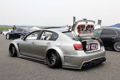 夫婦で「レクサス」をVIP仕様にカスタム！ 抜けた感じの「GS」をカッコ