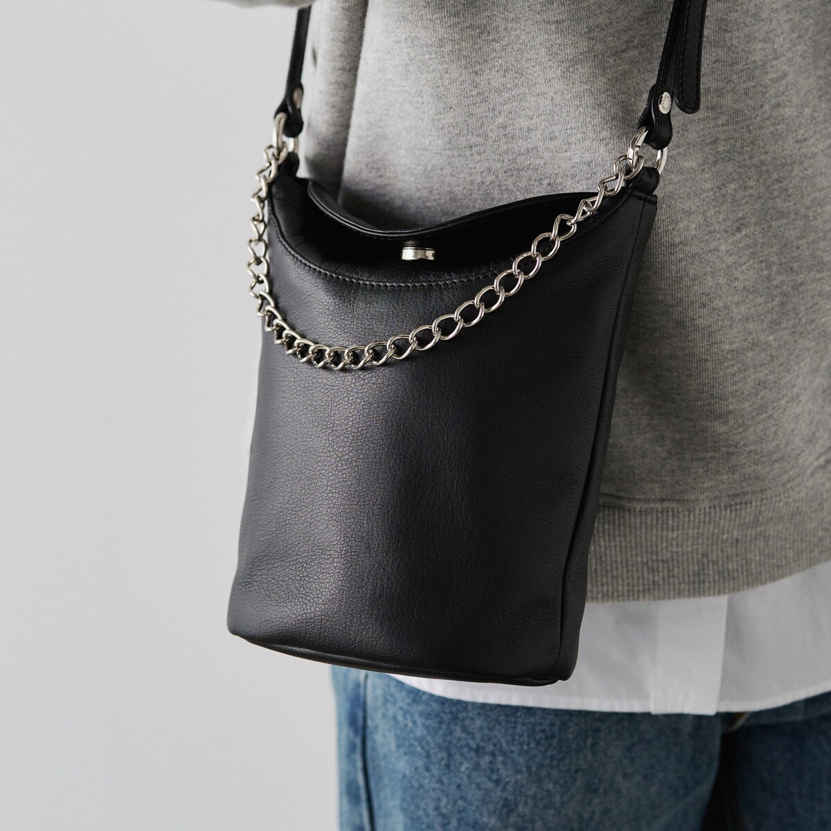 2025SS新作】チェーンミニショルダーバッグ［Black］(CE-1482