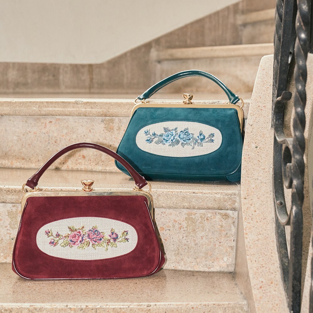 フレームローズ刺繍クロップドがま口バッグ【500mlペットボトル収納