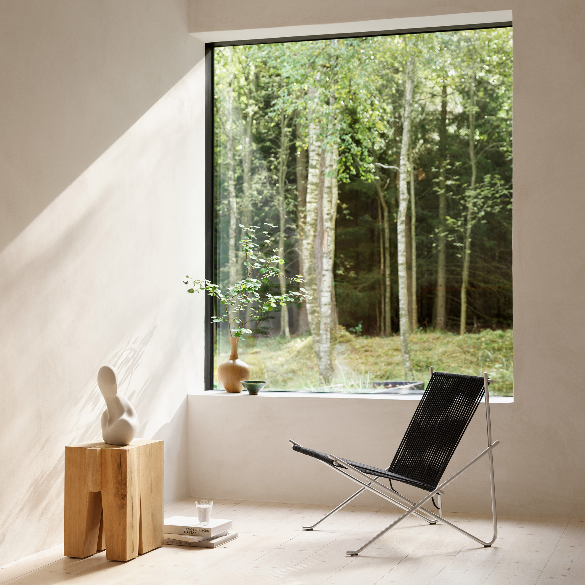 アートとデザインが交差するモダンなラウンジチェア「PK4」 | VERY