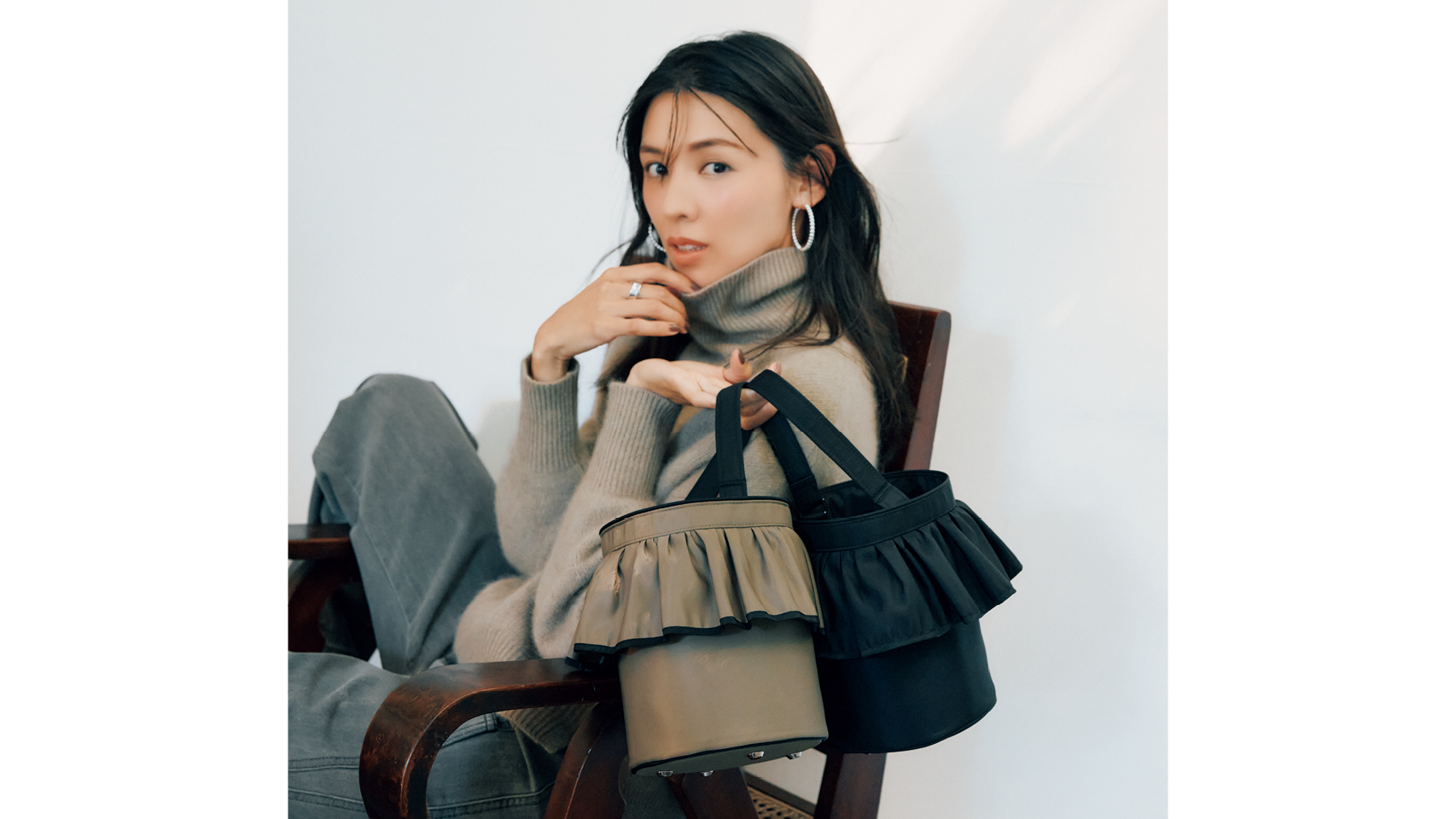 前回は即完売【大人のフリルバッグ】が“ナイロン素材”にアップデート