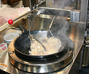 チャーハン炒める「ロボシェフ」、粉と水で作る大根おろし――シーフード