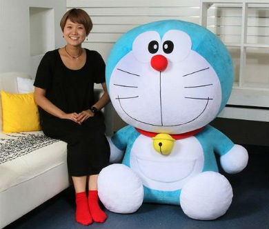 ほぼ等身大”の超ビッグサイズドラえもんぬいぐるみ、予約受付開始