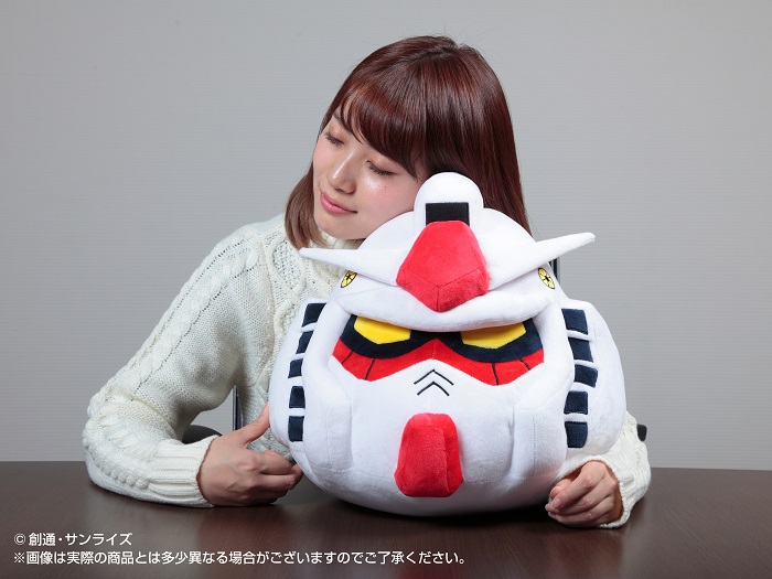 ガンダムとジオングの頭部がクッションに 「ひとやすみヘッド