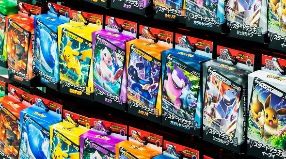 ポケモンカード」と人気アーティスト長場雄氏のコラボ商品が登場 限定