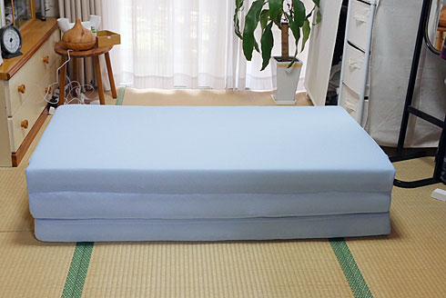 忙しくて睡眠時間が少ない人に使ってほしい、エアウィーヴ初の3つ折り