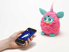 まじで？」 あの「ファービー」に日本語版が登場：モヒカンもいる