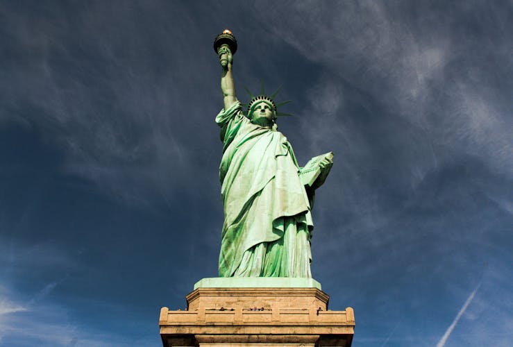 自由の女神像とエリス島への早期入場ツアー - KKday