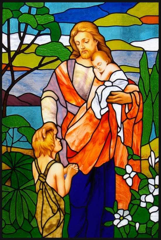 芸術のステンドグラスの教会の窓およびパネル子供とのイエス・キリスト