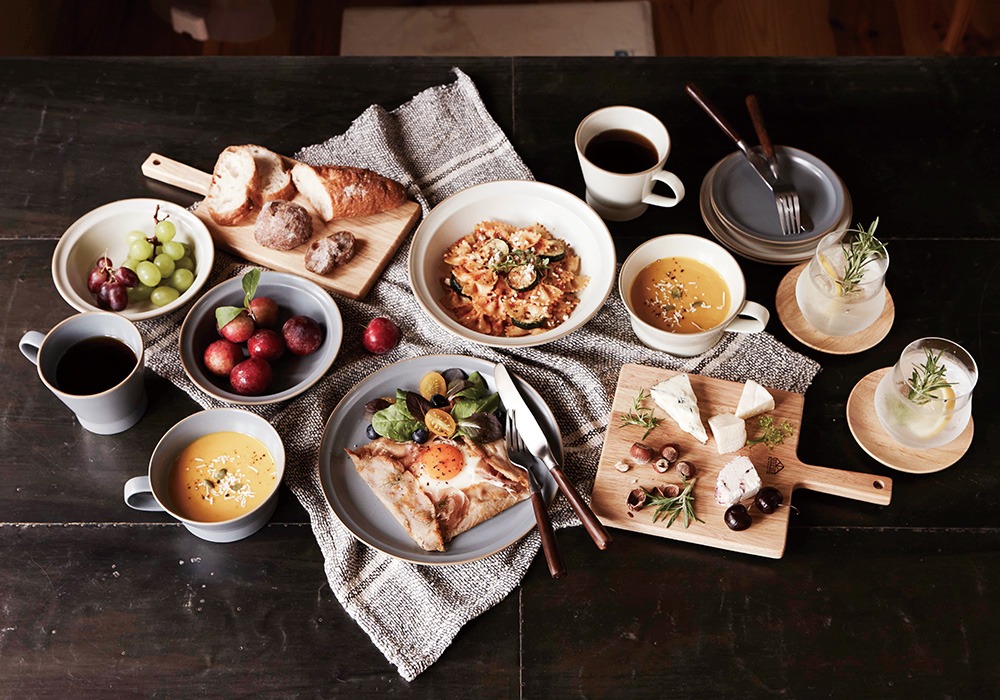 あえて艶を抑えたマットな光沢と、エッジに効かせたラインが印象的な