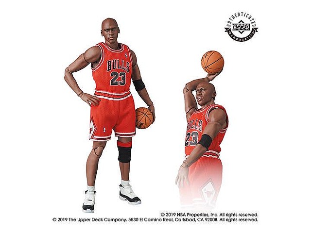 どのダンクを再現する？マイケル・ジョーダンのフィギュアで伝説を蘇ら