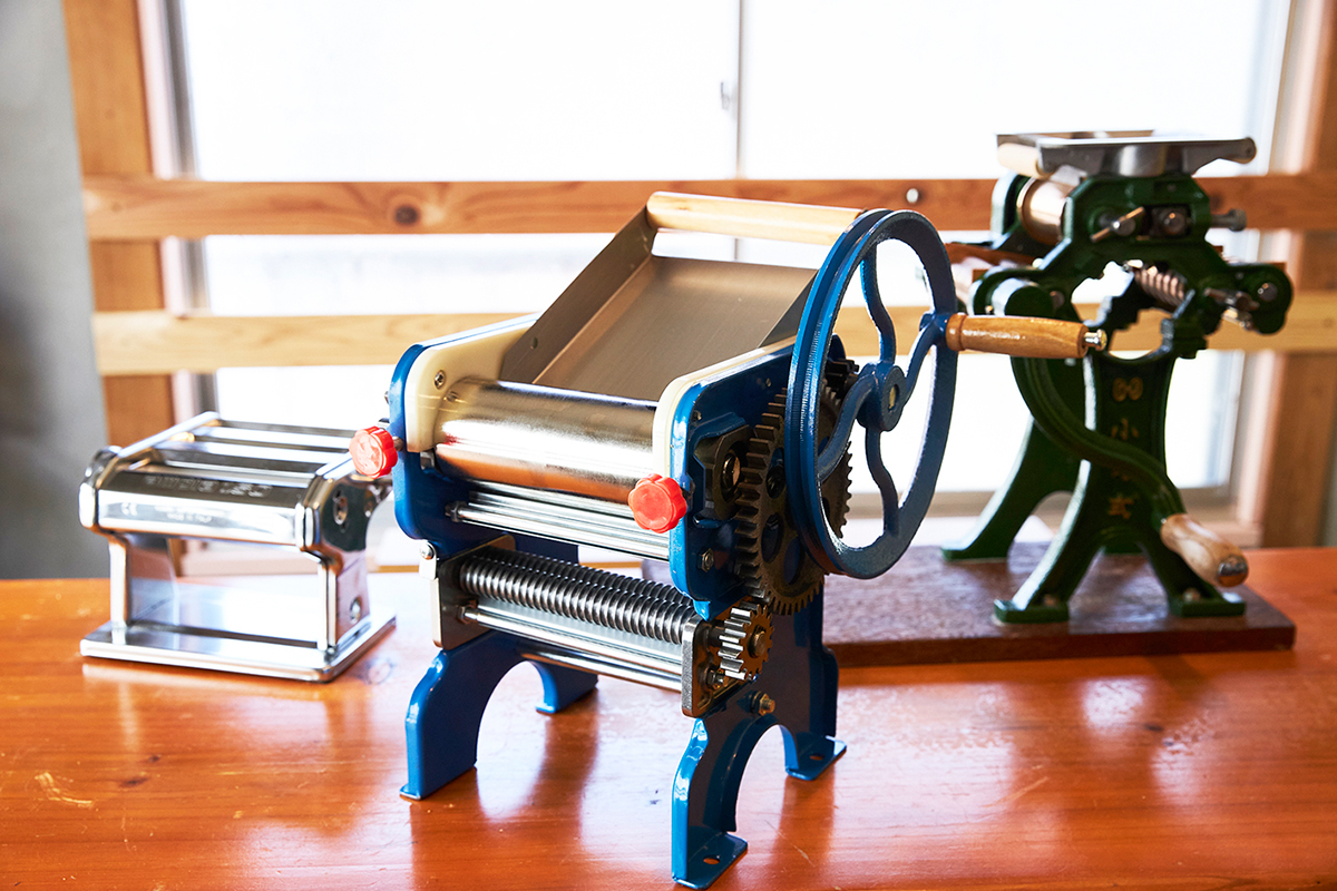 Amazonの「7980円の家庭用製麺機」は本当に使えるのか！？ プロと一緒