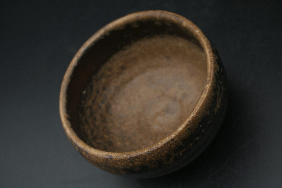 人間国宝》伊勢﨑 淳 作 備前 黒茶碗（桐箱後日） | 陶備堂オンライン