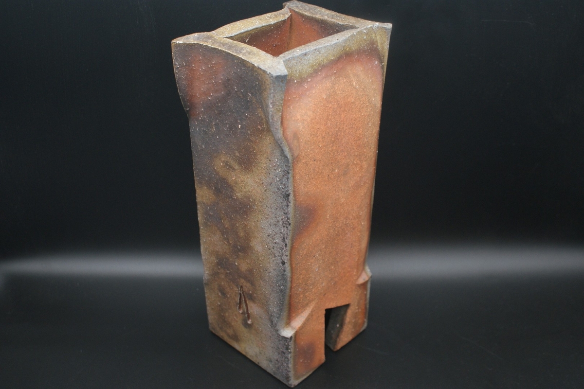 人間国宝》伊勢﨑 淳 作 備前 角花入（桐箱後日） | 陶備堂オンライン