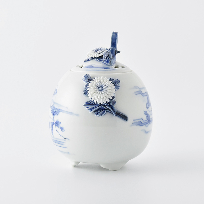 平戸洸祥団右ヱ門窯】平戸菊花飾 菊流水文 三ツ足香炉・蓋物（長形