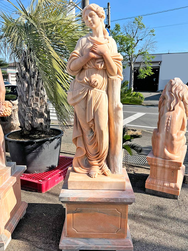 天然大理石彫刻 ぬくもりのヴィーナス（冬） ピンク大理石｜希少ピンク