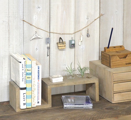 【良品】徳田家具 TOKUDA アンティーク調 キャスター付ブックスタンド/本棚 楽天市場】ブックスタンド ブックエンド 本立て 卓上 北欧風 くま ねこ