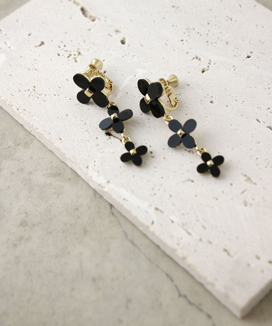 楽天市場】 3連フラワーモチーフ ピアス・イヤリング 花 気品 華やか