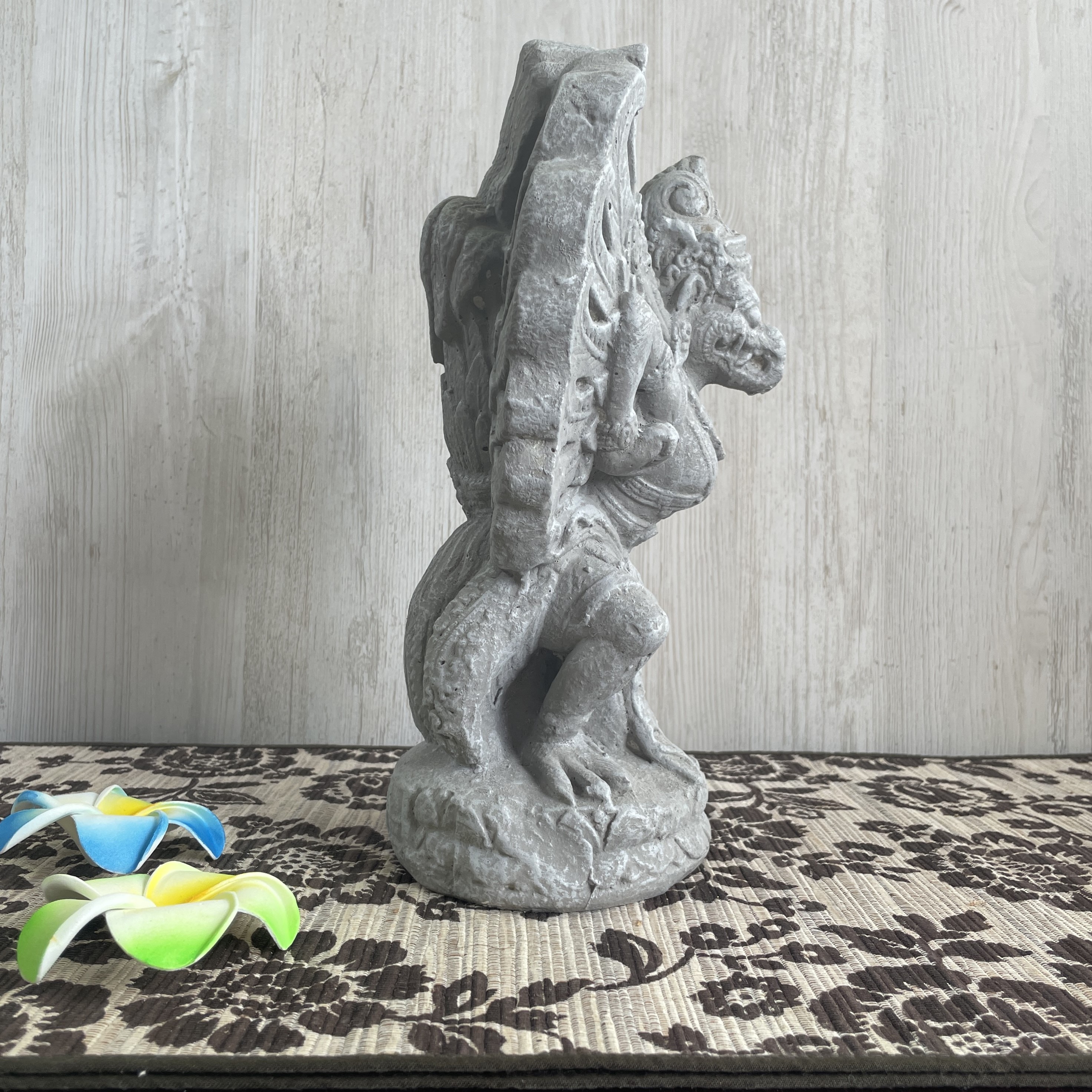 楽天市場】石像 ガルーダ像 神鳥 オブジェ H30cm グレー 石 飾り 石の
