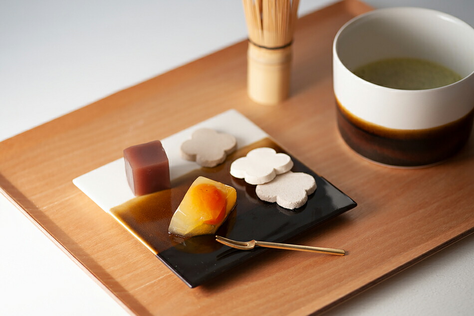 PLATE（ムスタキビ／Mustakivi） フリーデザイン ｜ 北欧・ロング