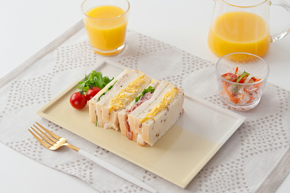 LONG PLATE 長角皿（ムスタキビ／Mustakivi） フリーデザイン ｜ 北欧