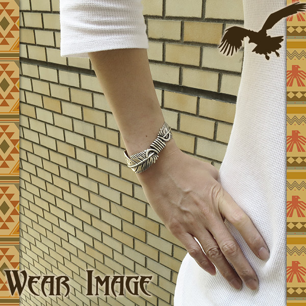 インディアンジュエリー】ナバホ族・ツインフェザー シルバーバングル