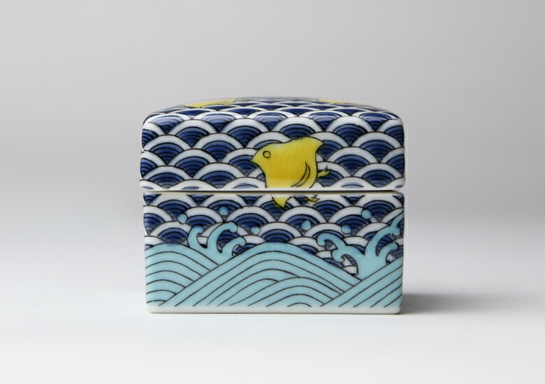 九谷焼色絵陶箱 ～彩～ 青海波千鳥