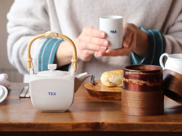 楽天市場】上出長右衛門窯 TEA字 角急須 小 九谷焼 染付 急須 磁器