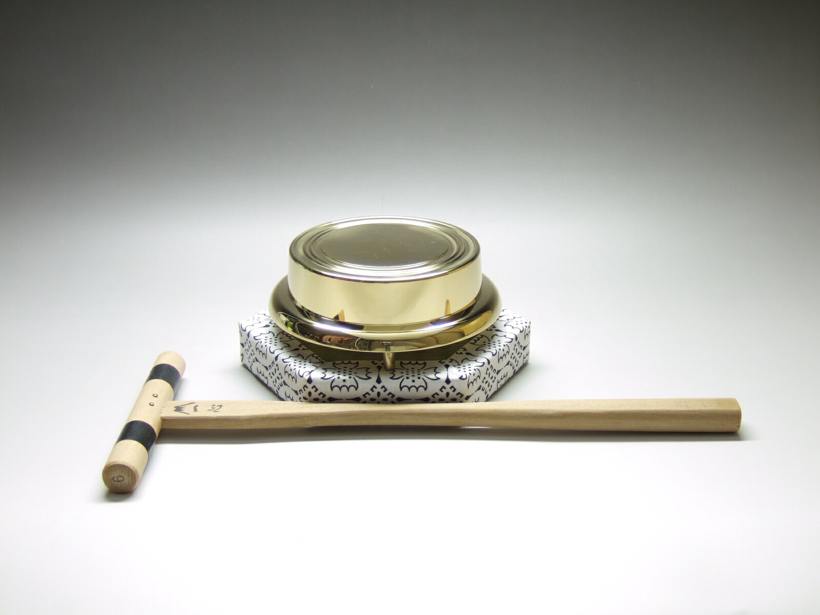 楽天市場】仏具 『鉦吾セット 4.5寸』鉦吾直径 13.9cm 仏壇 鐘 鉦