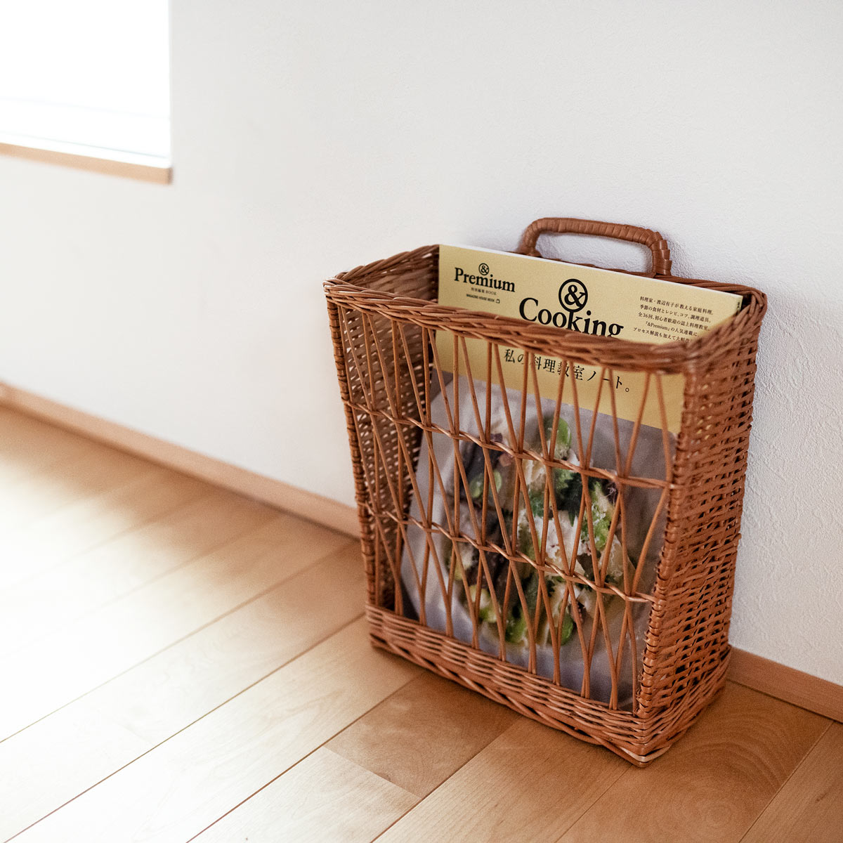 ラトビアの工房で作るハンドメイドかご | 柳のスリムバスケット A4