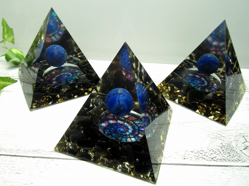 オルゴナイト ピラミッド(ラピスラズリ フィボナッチスパイラル) 高さ