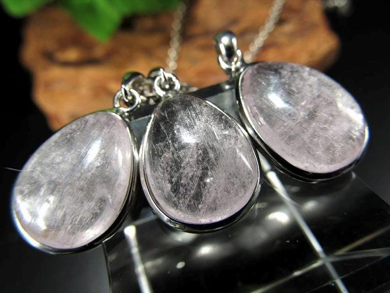 激安宣言 クンツァイトペンダントトップ ぷっくりドロップ型 石サイズ