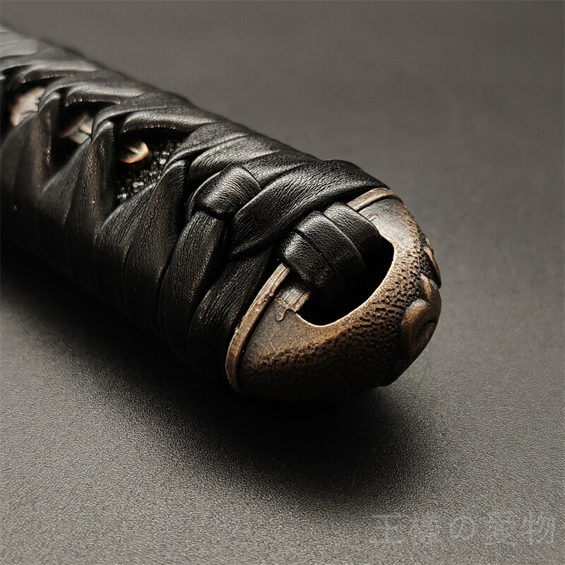 楽天市場】日本刀装具 大刀柄 新品 長約26CM 梵字縁頭 花紋目貫 本鮫皮