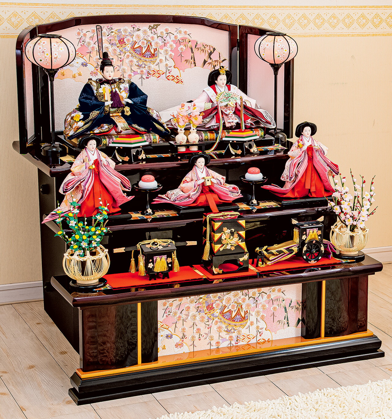 雛人形 三段 五人飾り【P80101】 美しい桜の立体浮き刺繍をあしらった