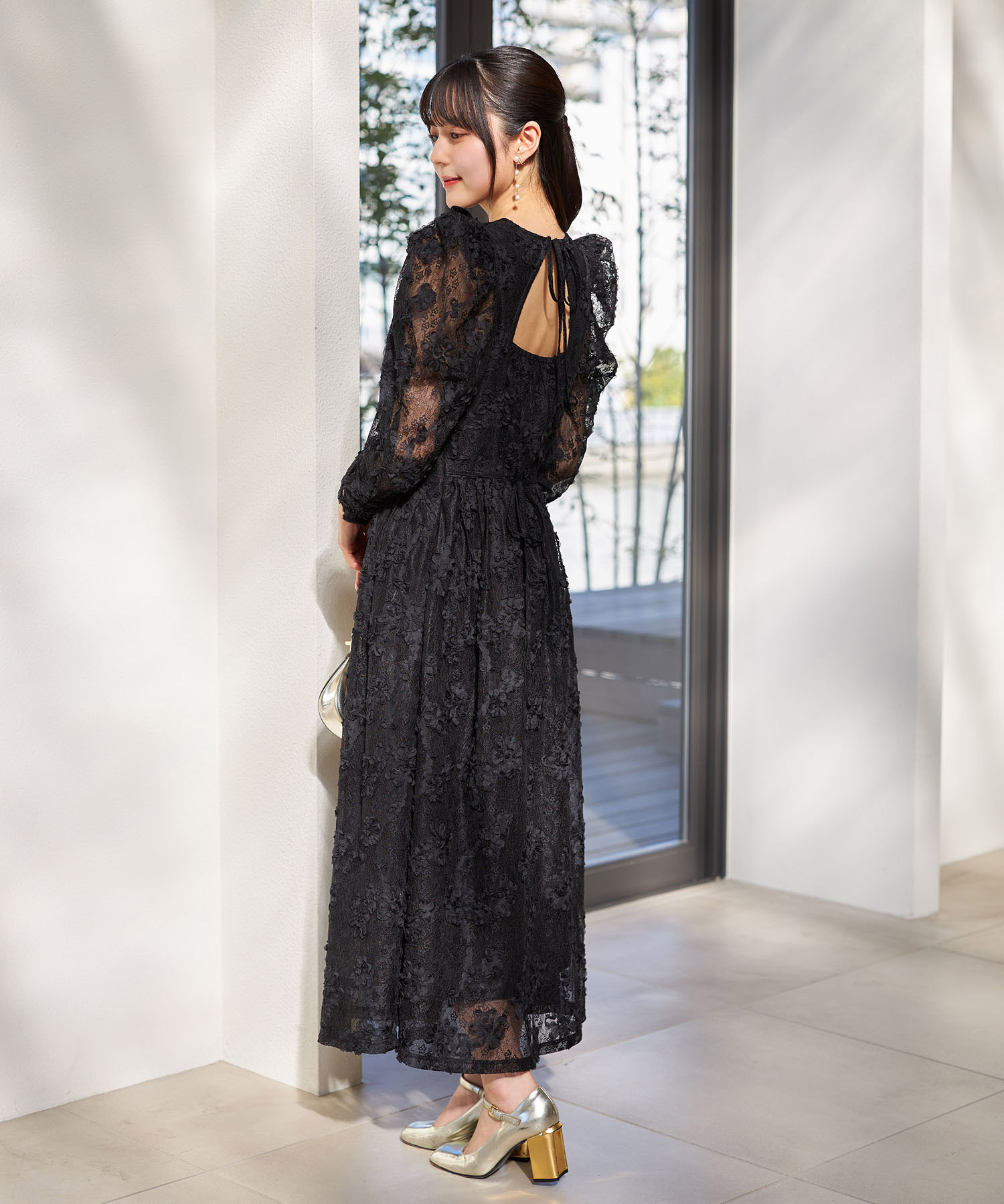 後ろリボン付きパワーショルダーフラワーチュールレースワンピース