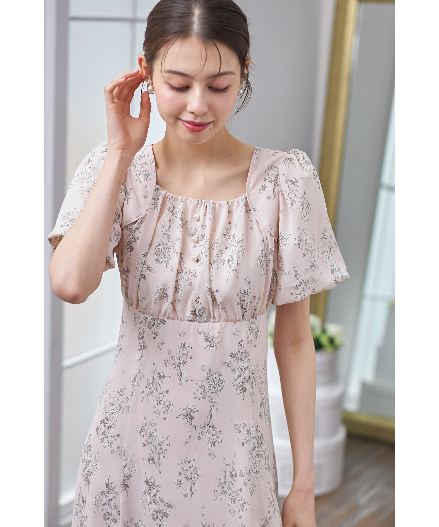 パール付きバックレースアップフラワープリントワンピース