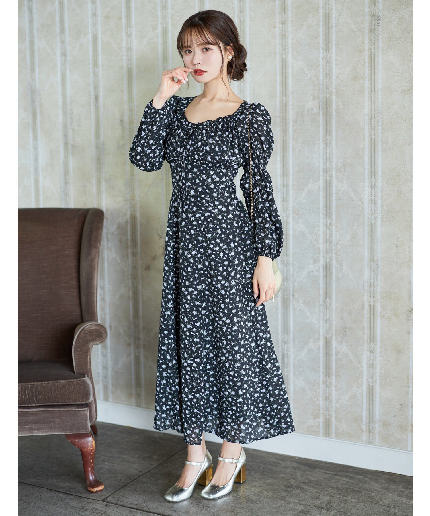 リボン付きギャザーフラワープリントワンピース