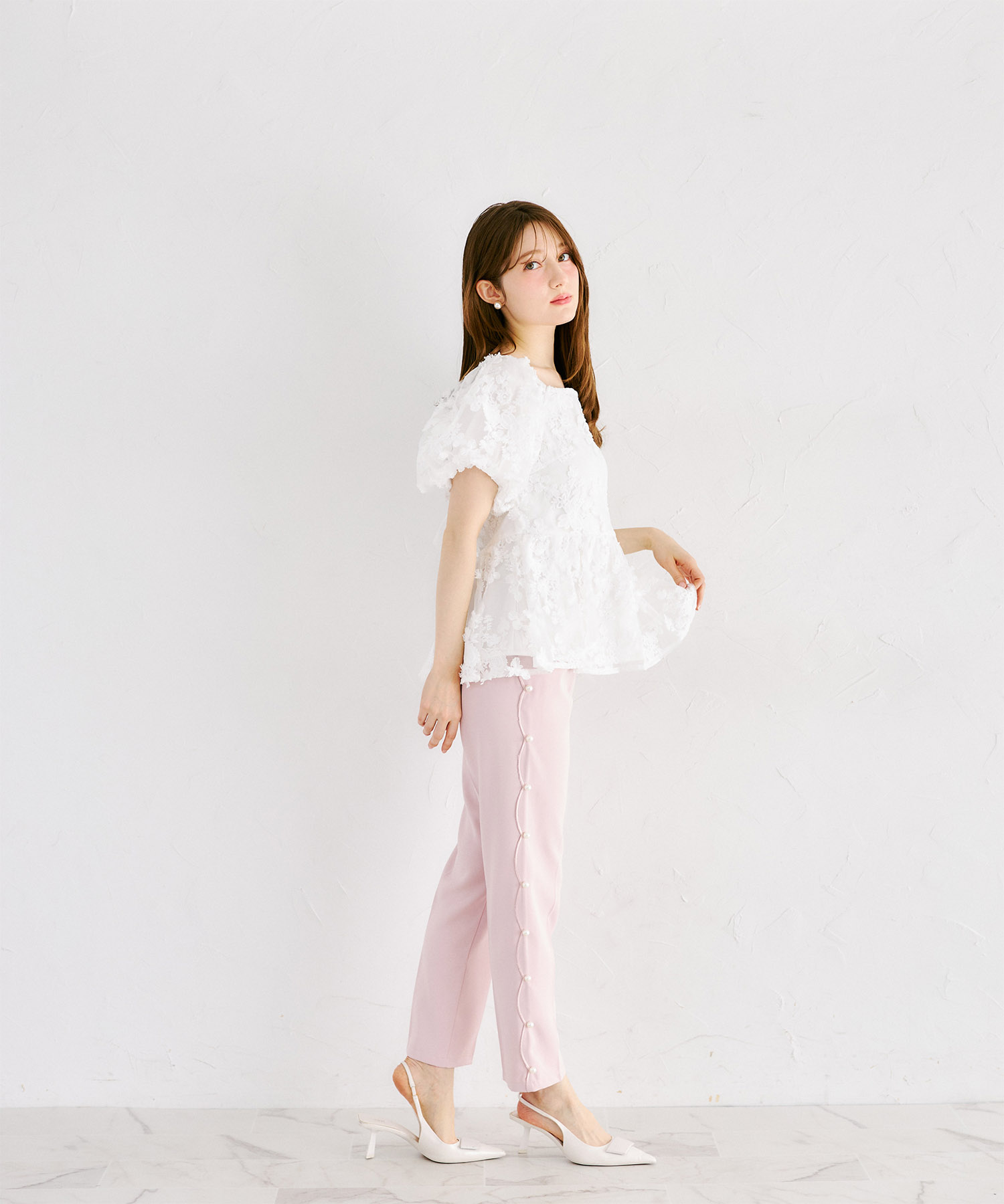 パール付きサイドスカラップテーパードパンツ