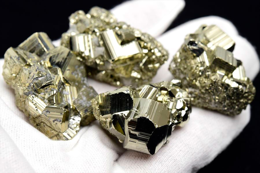 楽天市場】パイライト ミニクラスター 原石【ペルー産】【約30～50g