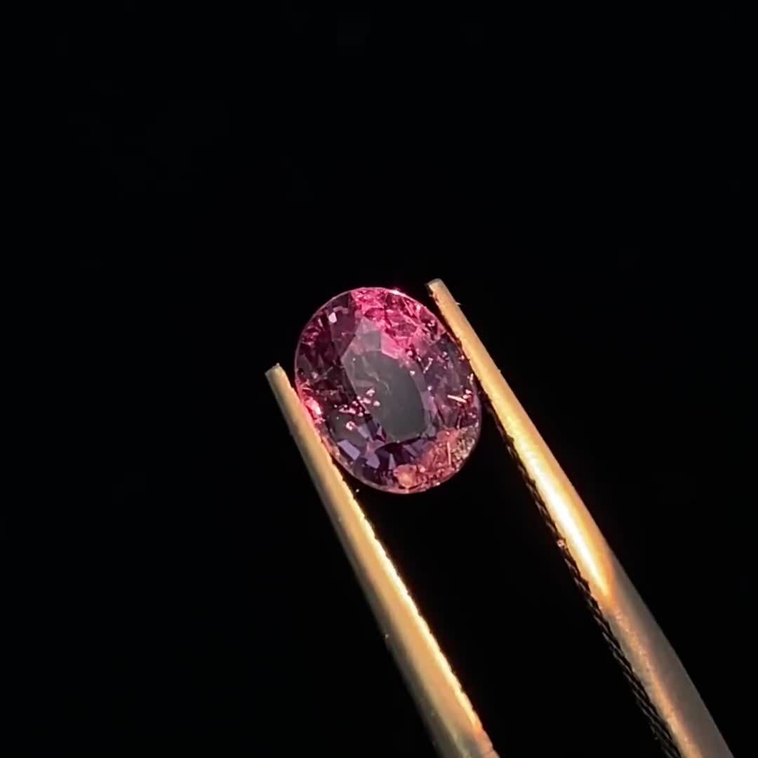 新しいガーネット、うつろう夕焼けのようなマラヤガーネットについて