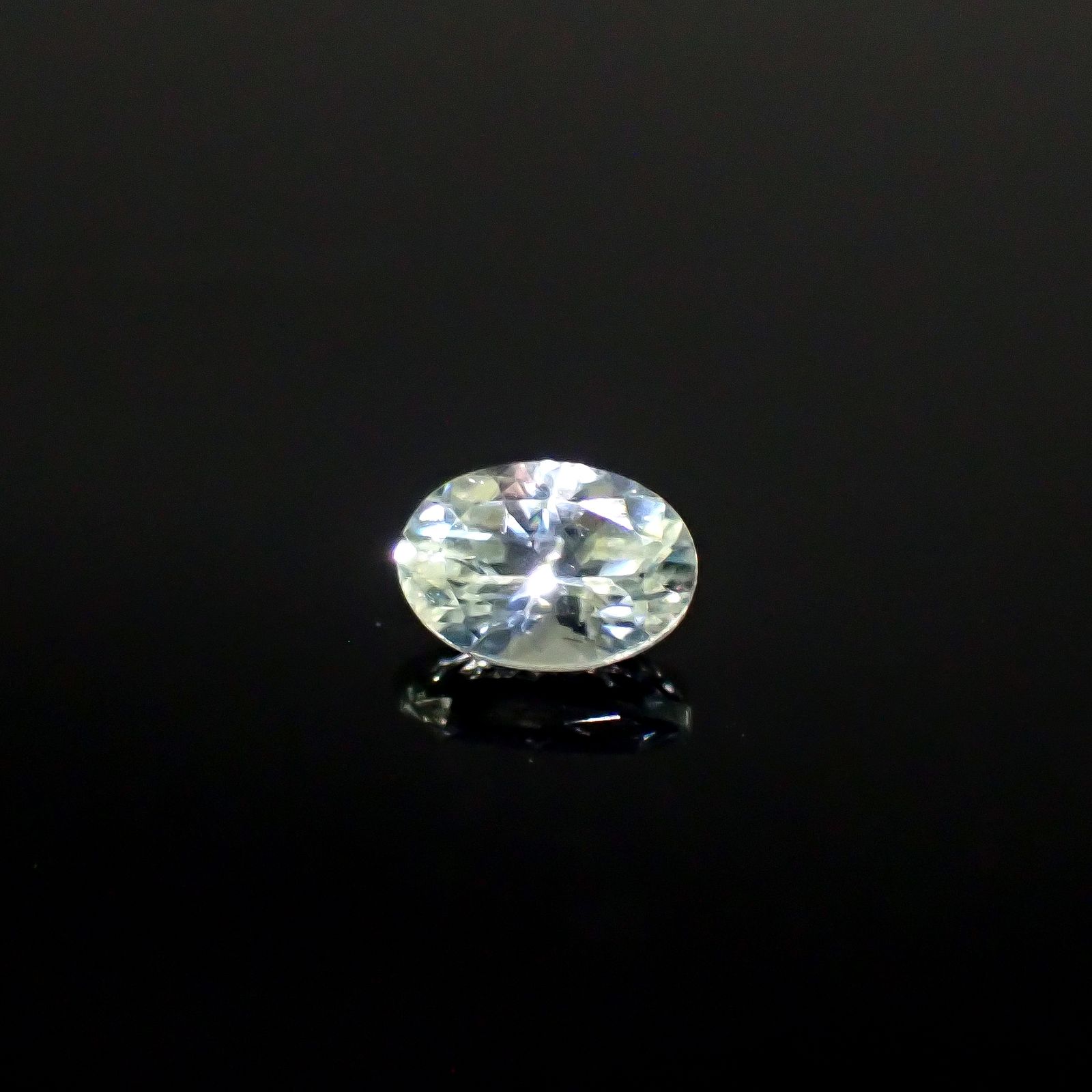 クリソベリルキャッツアイ スリランカ産 0.52ct [250329924]5.8x4.1mm