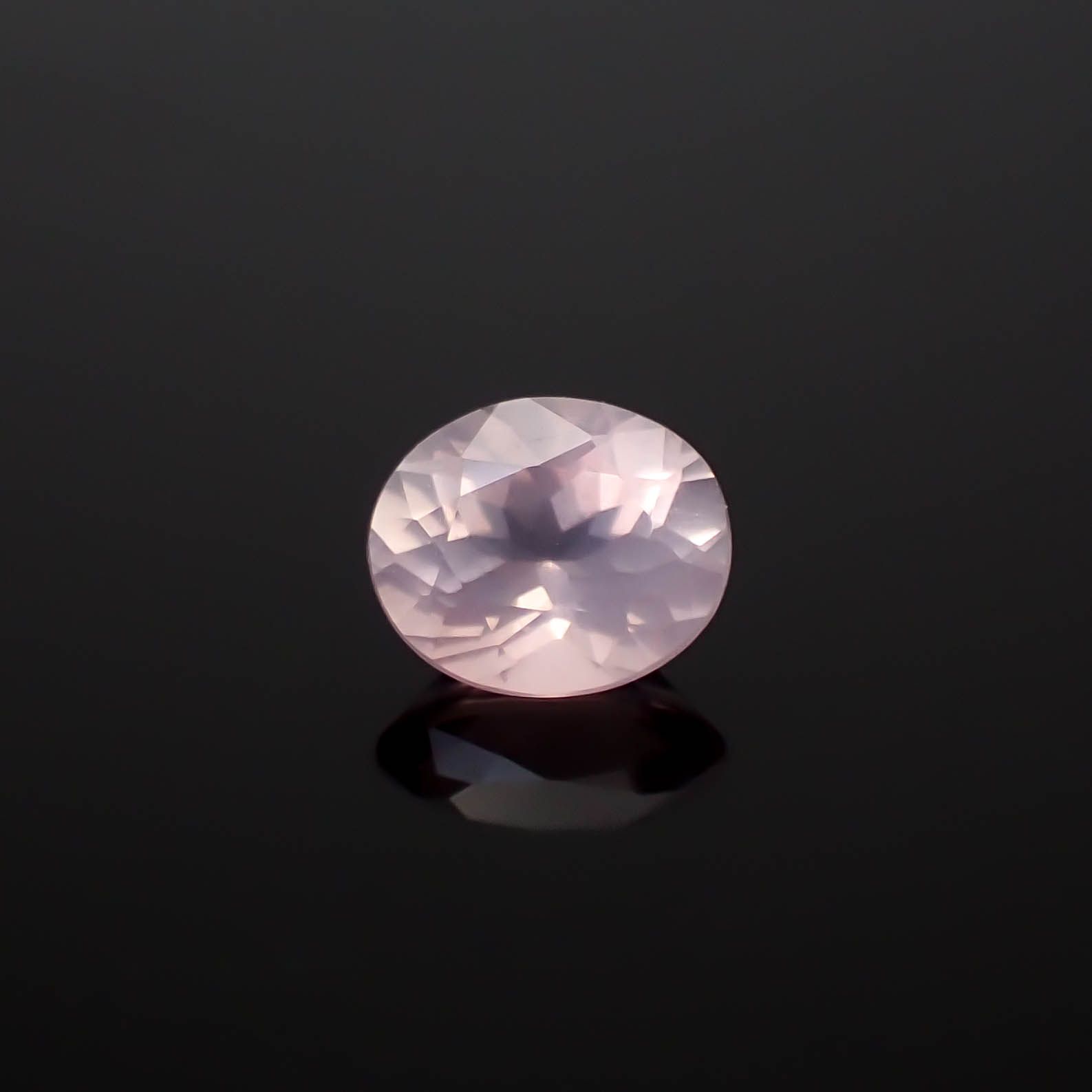 ローズクォーツのすべて｜柔らかなピンク色と力強い原石の魅力 | TOP