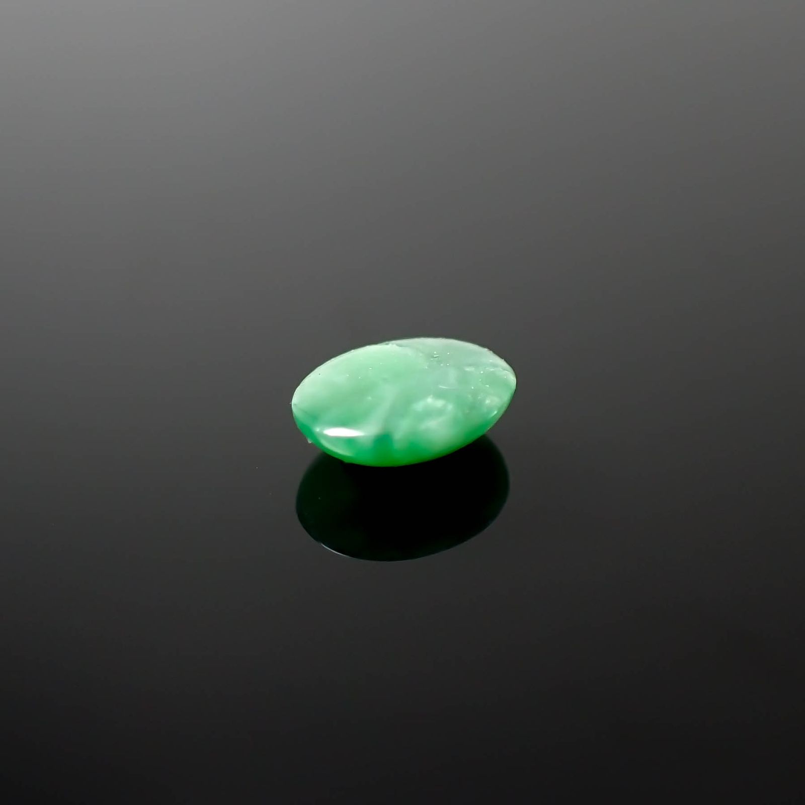 翡翠 ビルマ産 0.59ct / 6.2x4.8mm前後 [240326944] | TOP STONE