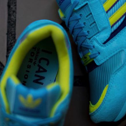 国内1月1日先行発売予定】アディダス オリジナルス ZX 8000 クリア