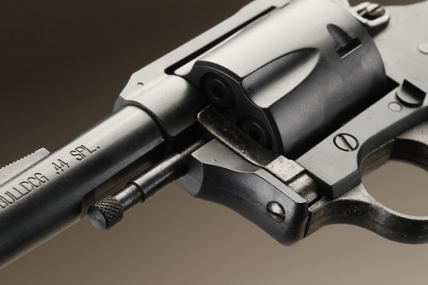 カナマル「チャーターアームズ.44ブルドッグ」【毛野ブースカの今月の1