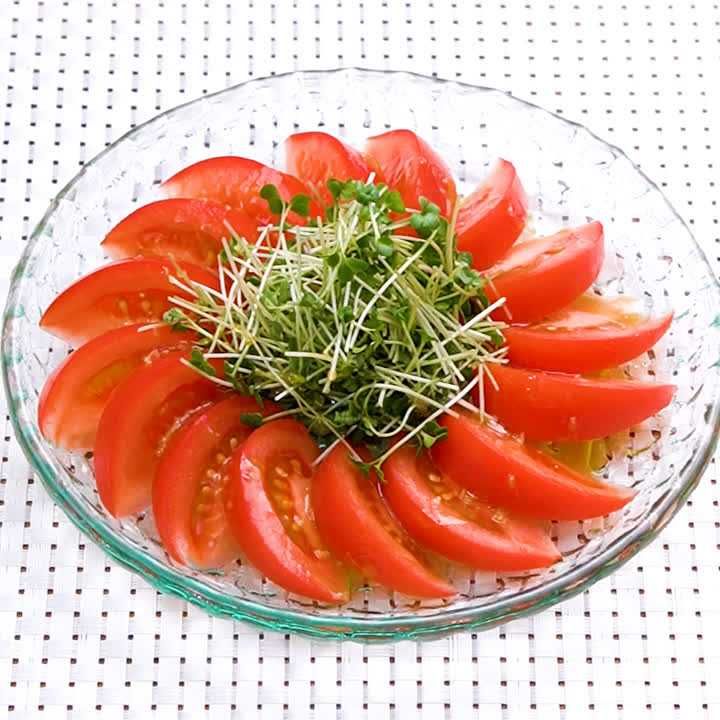 さっぱりとした辛さ♪ 冷やしトマトのわさびドレッシングがけのレシピ