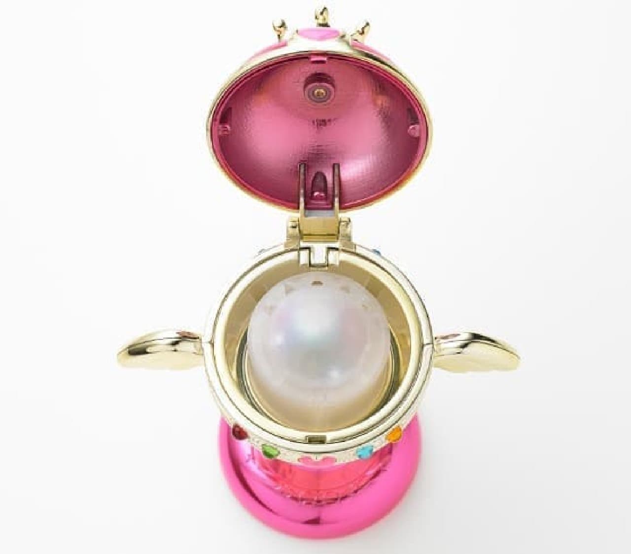 カリスをあけると“幻の銀水晶”が 『美少女戦士セーラームーン