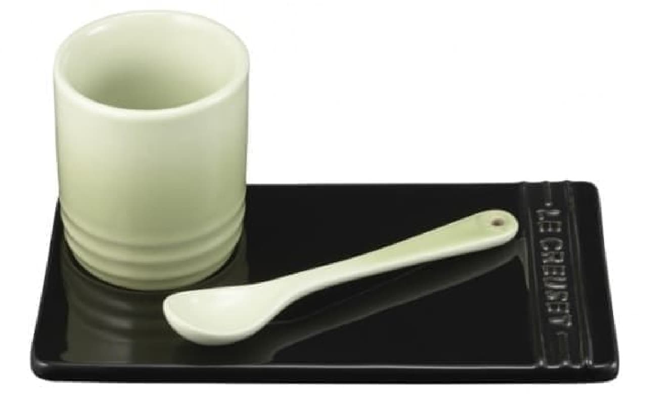 上品で繊細なワサビ色のル・クルーゼ--「JAPONESQUE」シリーズ第3弾